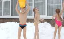 Tratamentul Siberian - dusurile reci, in zapada, pentru copii